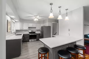 1005 Meadow Ln, Elgin, IL 60123 - Photo 6