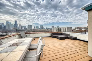 811 W Superior St, Chicago, IL 60642 - Photo 24
