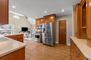 904 Gamon Rd, Wheaton, IL 60189 - Photo 8