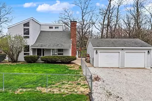 304 Eagle Bluff Dr, Oakwood, IL 61858 - Photo 2