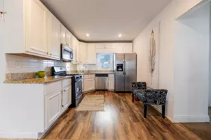 7601 S Bennett Ave, Chicago, IL 60649 - Photo 8