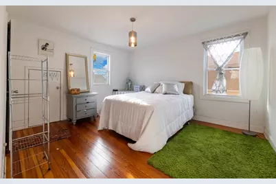 7601 S Bennett Avenue, Chicago, IL 60649 - Photo 14