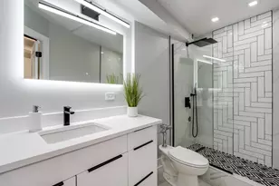 300 N State St, Chicago, IL 60654 - Photo 12