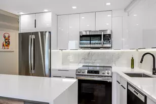 300 N State St, Chicago, IL 60654 - Photo 8