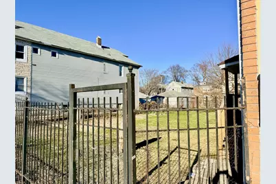 8757 S Marquette Avenue, Chicago, IL 60617 - Photo 4