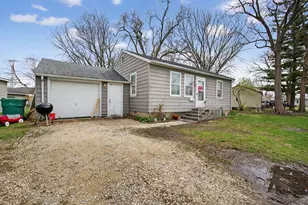 627 S Circle Dr, Wilmington, IL 60481 - Photo 2