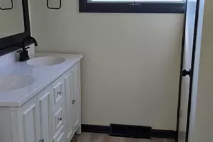 205 N Dale Ave, McHenry, IL 60050 - Photo 8