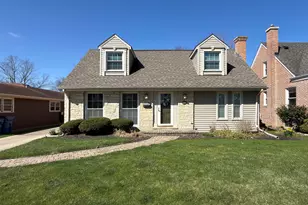 16 S Hi Lusi Ave, Mount Prospect, IL 60056 - Photo 2