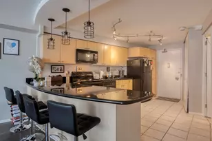 300 N State St, Chicago, IL 60654 - Photo 2
