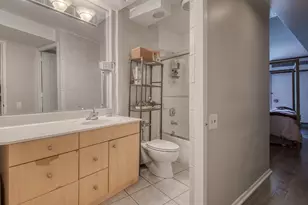 300 N State St, Chicago, IL 60654 - Photo 8