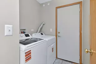 1735 Windcrest Ln, Aurora, IL 60504 - Photo 18