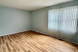 330 Hampton Ct, Bloomingdale, IL 60108 - Photo 10