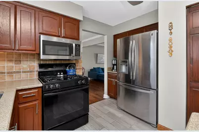 2123 Green Valley Road, Darien, IL 60561 - Photo 8