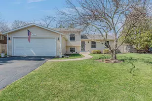 1613 Fairway Ln, Naperville, IL 60565 - Photo 2