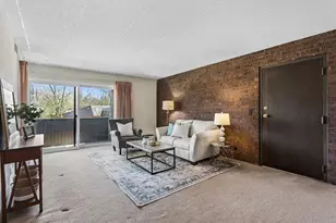 550 Timber Ridge Dr, Carol Stream, IL 60188 - Photo 2