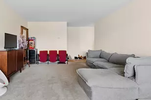 6818 Roberts Dr, Woodridge, IL 60517 - Photo 4