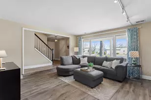 745 Buffalo Cir, Carol Stream, IL 60188 - Photo 2