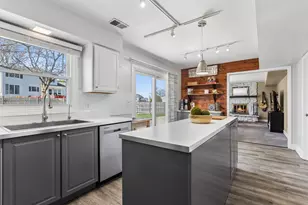 745 Buffalo Cir, Carol Stream, IL 60188 - Photo 4