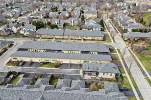 829 Stables Ct W, Highwood, IL 60040 - Photo 22