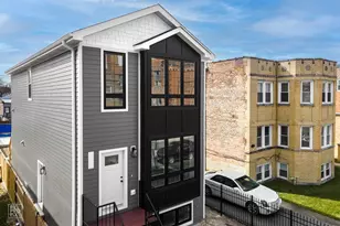 4241 W Walton St, Chicago, IL 60651 - Photo 2