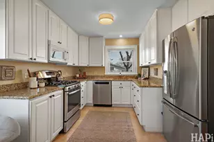 219 Harding Ave, Libertyville, IL 60048 - Photo 8