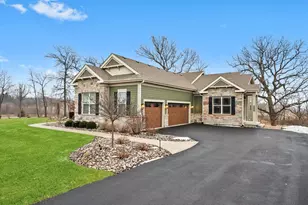 2503 Justen Farm Ln, Ringwood, IL 60072 - Photo 2