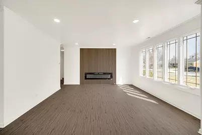 942 W Villa Drive, Des Plaines, IL 60016 - Photo 4