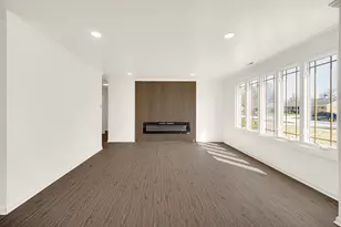 942 W Villa Dr, Des Plaines, IL 60016 - Photo 4