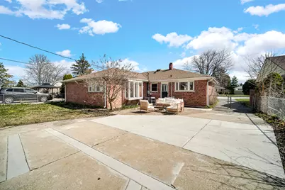 942 W Villa Drive, Des Plaines, IL 60016 - Photo 18