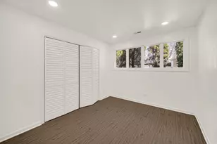 942 W Villa Dr, Des Plaines, IL 60016 - Photo 14