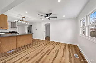 2617 W Emerald Ct, McHenry, IL 60051 - Photo 2