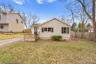 2617 W Emerald Ct, McHenry, IL 60051 - Photo 1