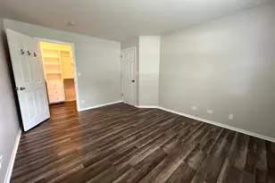 546 E Shag Bark Ln, Streamwood, IL 60107 - Photo 10