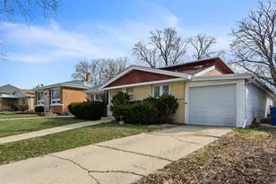 9829 S 51st Ave, Oak Lawn, IL 60453 - Photo 1