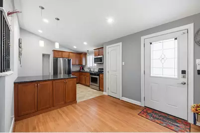 9829 S 51st Avenue, Oak Lawn, IL 60453 - Photo 6