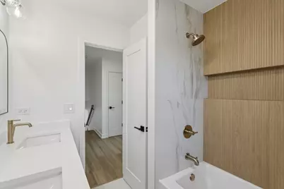 8135 W Rascher Avenue, Chicago, IL 60656 - Photo 24