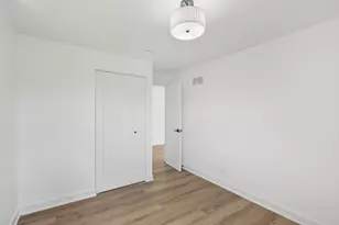 8135 W Rascher Ave, Chicago, IL 60656 - Photo 34