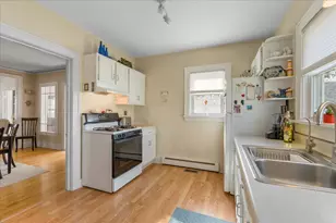 140 S Oriole Trail, Crystal Lake, IL 60014 - Photo 4