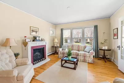 140 S Oriole Trail, Crystal Lake, IL 60014 - Photo 2