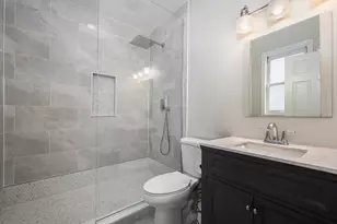 1242 W Ohio St, Chicago, IL 60642 - Photo 20