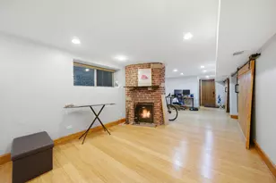 1033 W Dakin St, Chicago, IL 60613 - Photo 14