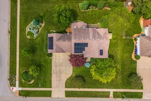 3102 Wisteria Ln, Bloomington, IL 61704 - Photo 6