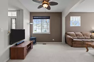 362 N Keswick Cir, Round Lake, IL 60073 - Photo 6