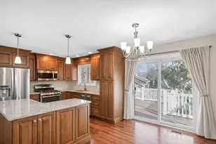 24W474 Surf Ct, Naperville, IL 60540 - Photo 4