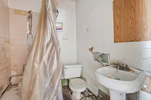 122 W 150th St, Harvey, IL 60426 - Photo 6