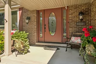 1102 E Waverly Dr, Arlington Heights, IL 60004 - Photo 2