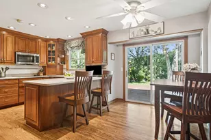 1102 E Waverly Dr, Arlington Heights, IL 60004 - Photo 10