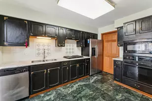 2239 Seaver Ln, Hoffman Estates, IL 60169 - Photo 8