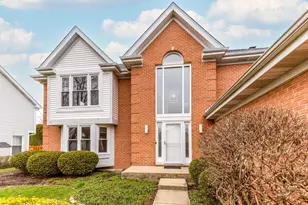 2955 Roslyn Ln E, Buffalo Grove, IL 60089 - Photo 2