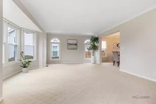 2955 Roslyn Ln E, Buffalo Grove, IL 60089 - Photo 6